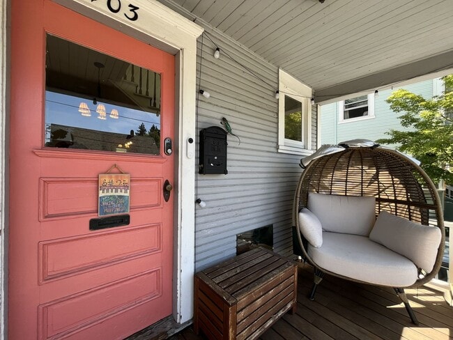 Building Photo - Warm and Welcoming Portland Home with Classic Charm, Modern Kitchen & Outdoor Deck
