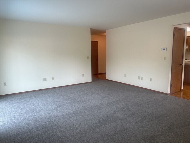 Building Photo - 2149 Woodcrest Ct