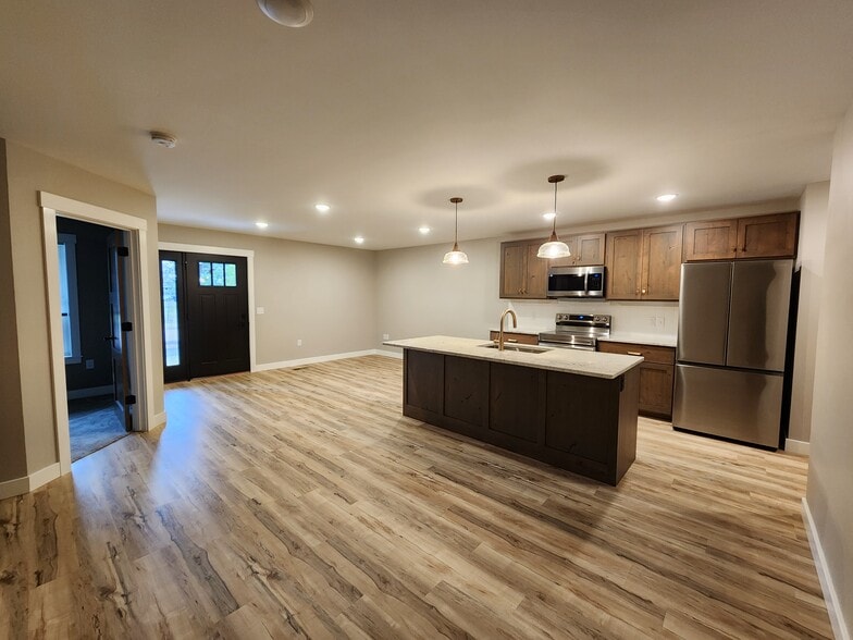 Building Photo - 2317 Lake Rd