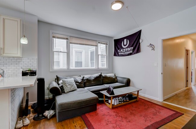 Building Photo - 164 Orient St