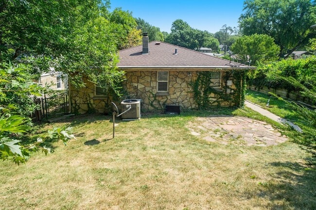 Building Photo - Updated 3 Bedroom Benson Home