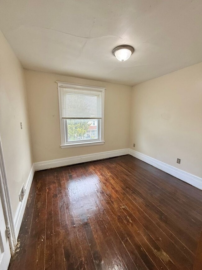 Building Photo - 4/2 Single Family Home | Hardwood Floors |...