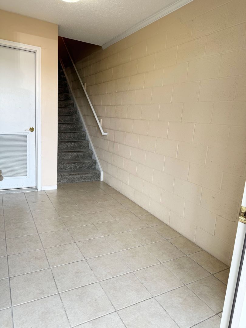 Building Photo - 621 Virginia St