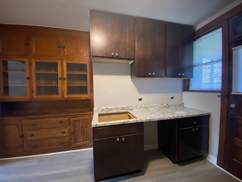 Building Photo - 2607 N Kostner Ave