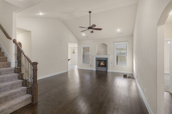 Building Photo - 2304 SW Chaddington Rd