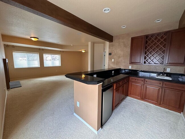 Building Photo - 2-Story in Pinecreek