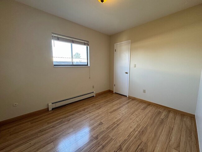 Building Photo - 625 Manhattan Pl