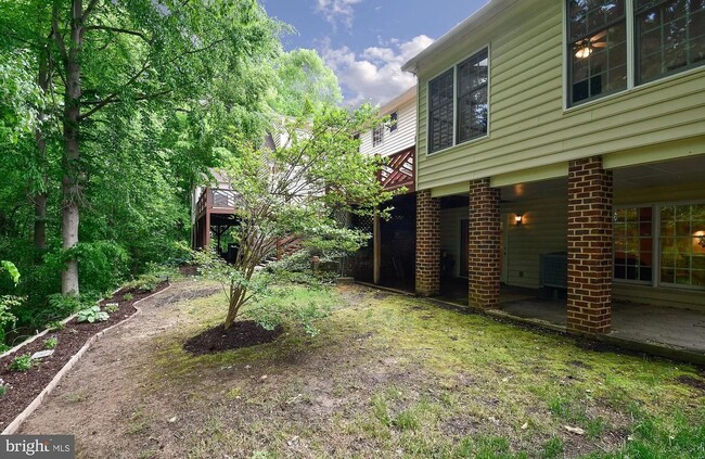 Building Photo - GORGEOUS TOWNHOUSE - THE GREEN'S AT LEE'S ...