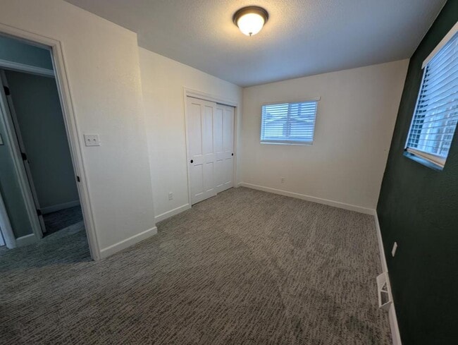 Building Photo - 1167 Westview Dr