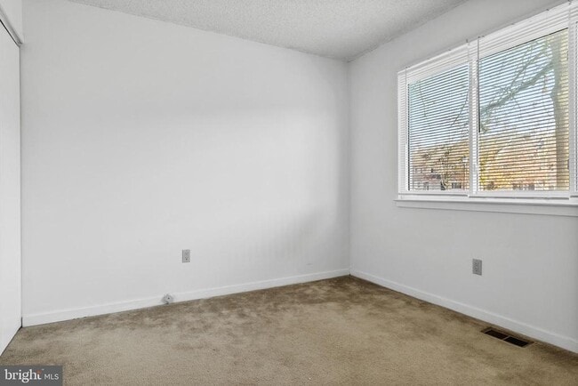 Building Photo - 835 Chanticleer
