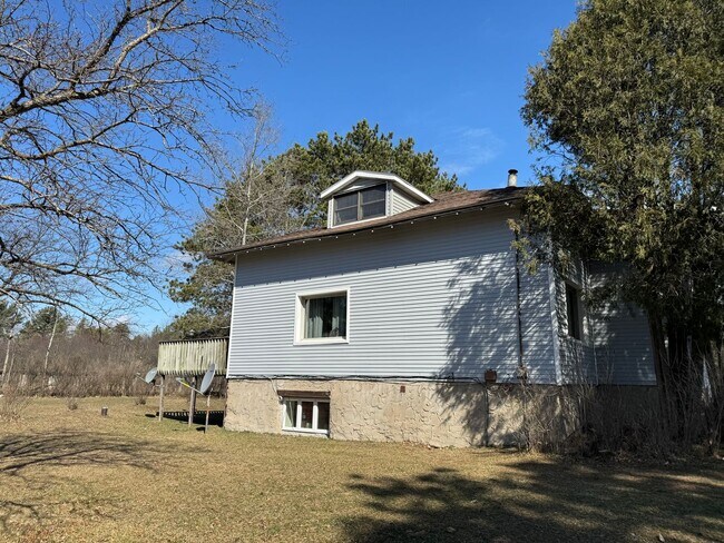 Building Photo - 2093 Creek Rd