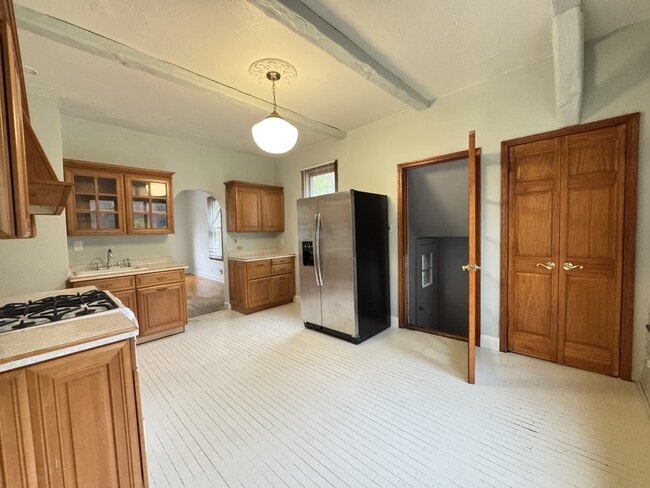 Building Photo - 365 E Schiller St