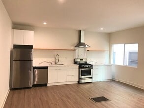 Building Photo - 1327 N Kingsley Dr