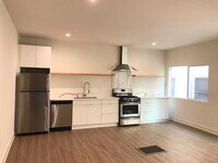 Building Photo - 1327 N Kingsley Dr