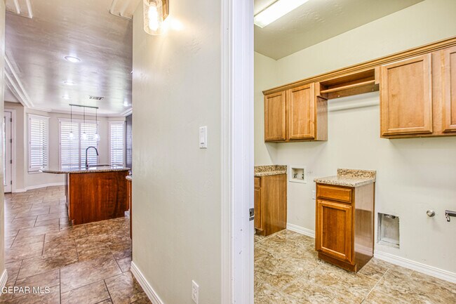 Building Photo - 13401 Emerald Pond Dr