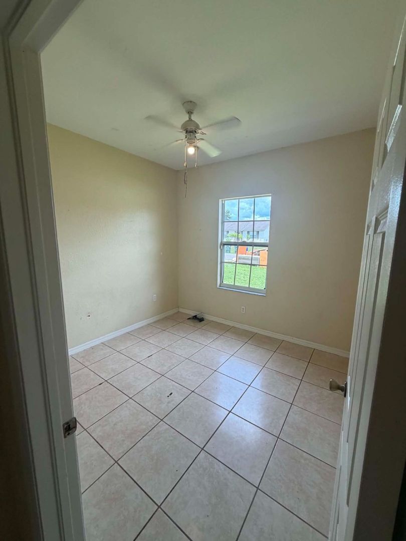 Building Photo - COMING SOON!!! Charming 3/2/2 car garage home in North Port