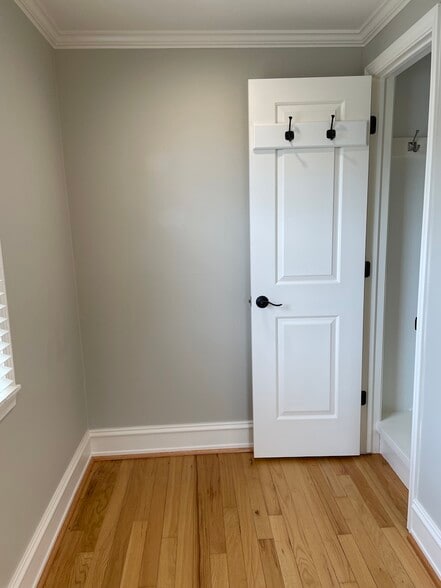 Primary bedroom 1st closet. - 1620 Graefield Rd