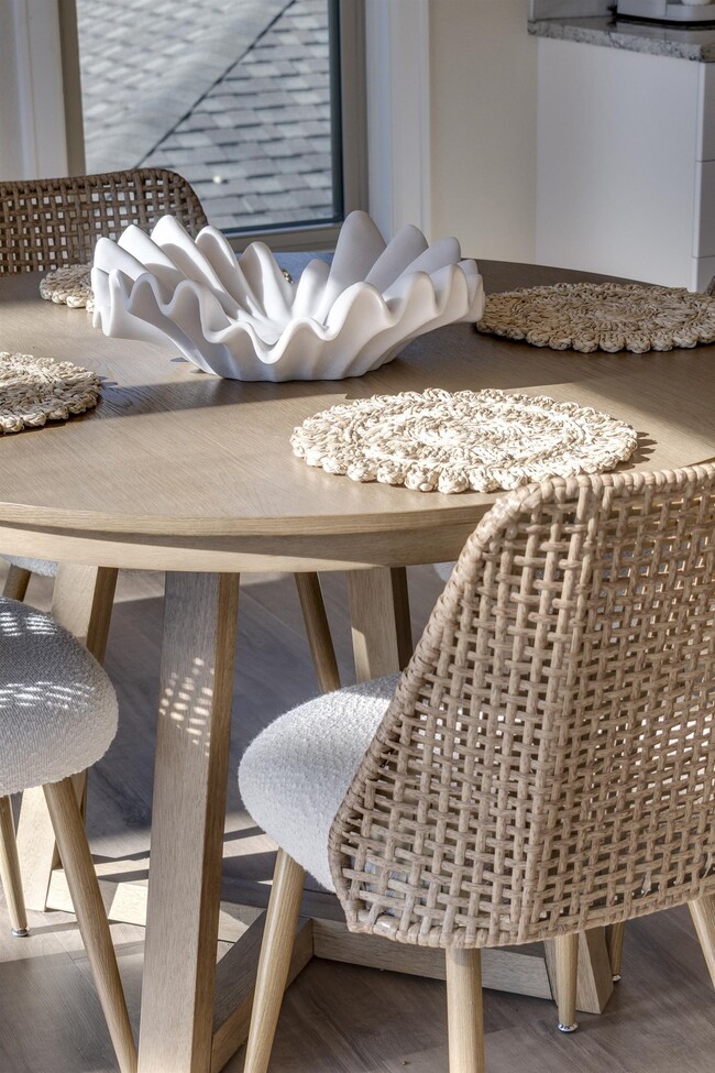 Building Photo - 7223 University Ave