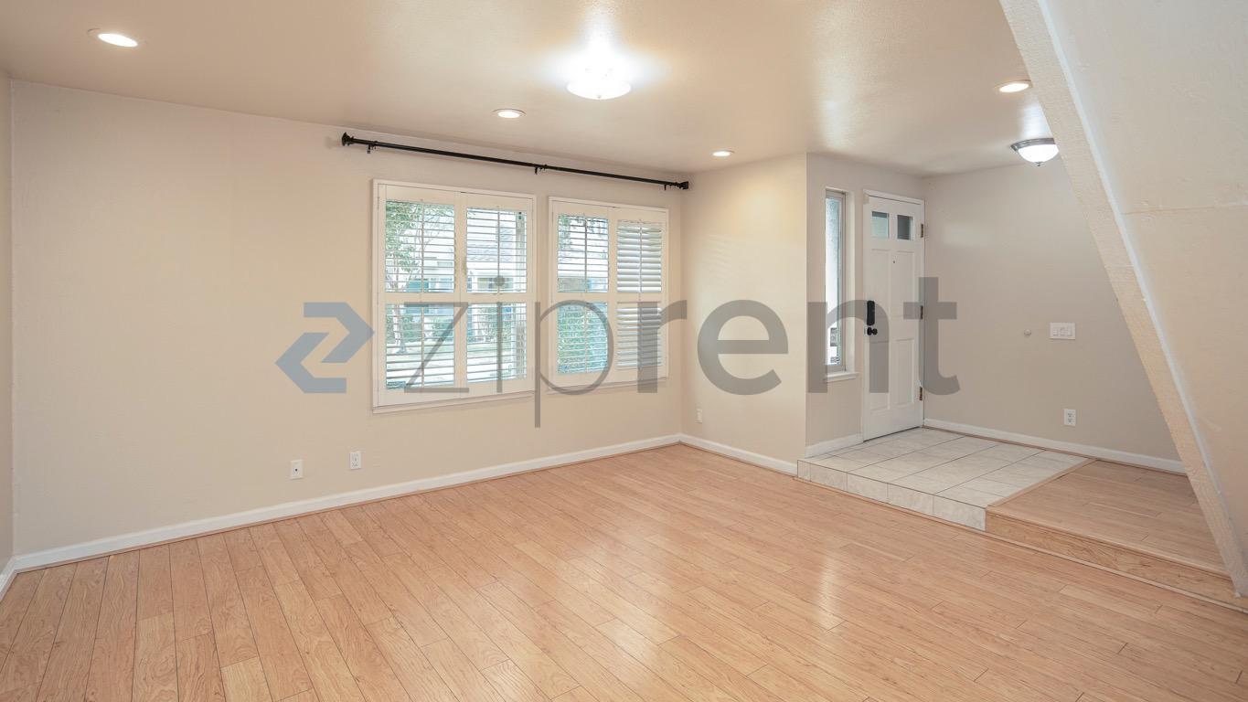 Building Photo - Unit