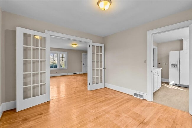 Building Photo - 807 Shamrock Rd