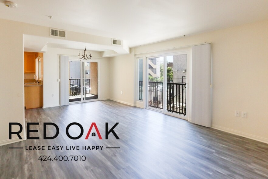 Building Photo - 319 S Westlake Ave