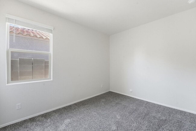 Building Photo - Stylish 3BR Home with Granite Counters + Community Parks & Splash Pads