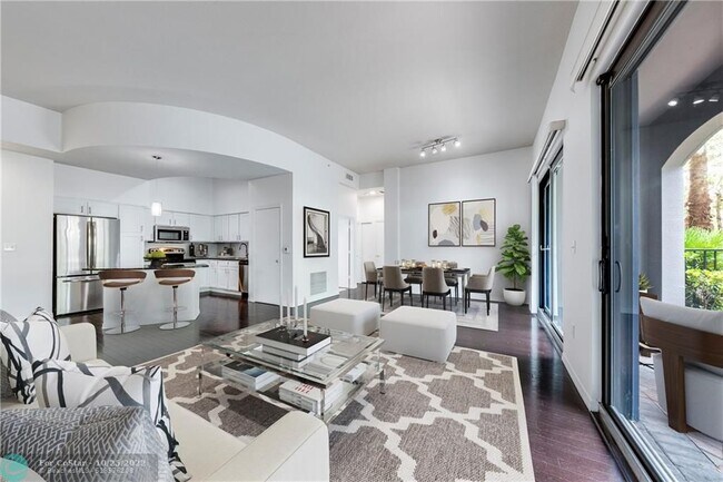 Building Photo - 450 NE 5th St