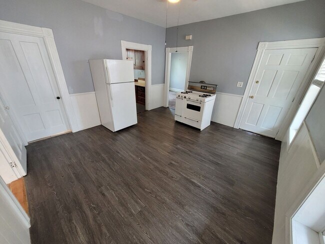 Building Photo - 145 Pine St