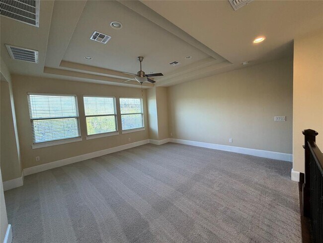 Building Photo - 5449 Diamante Dr