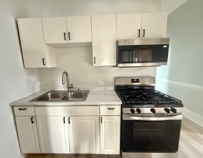 Building Photo - 845 N Mozart St