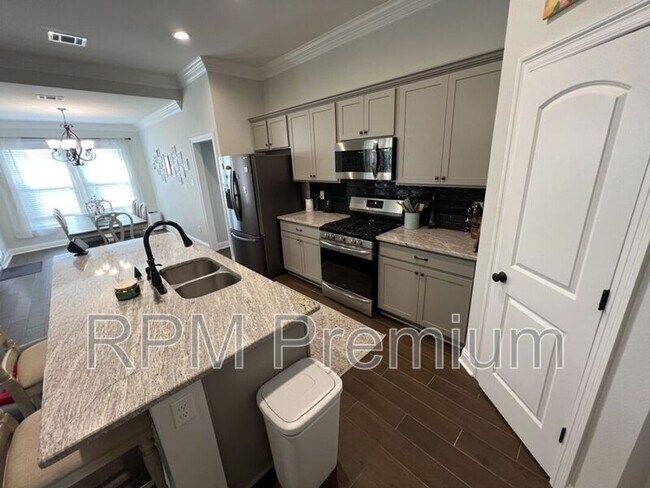 Building Photo - 14401 Sterling Oaks Dr