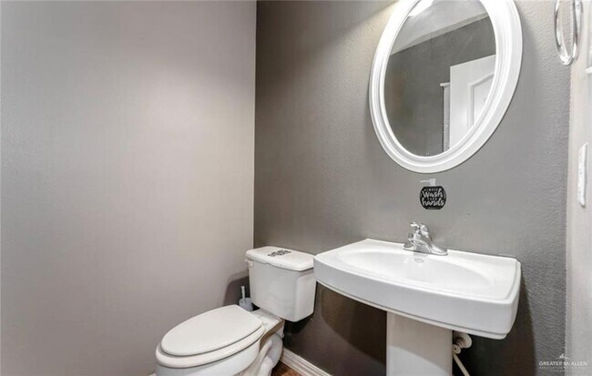 Building Photo - 12 Beatrice Ave