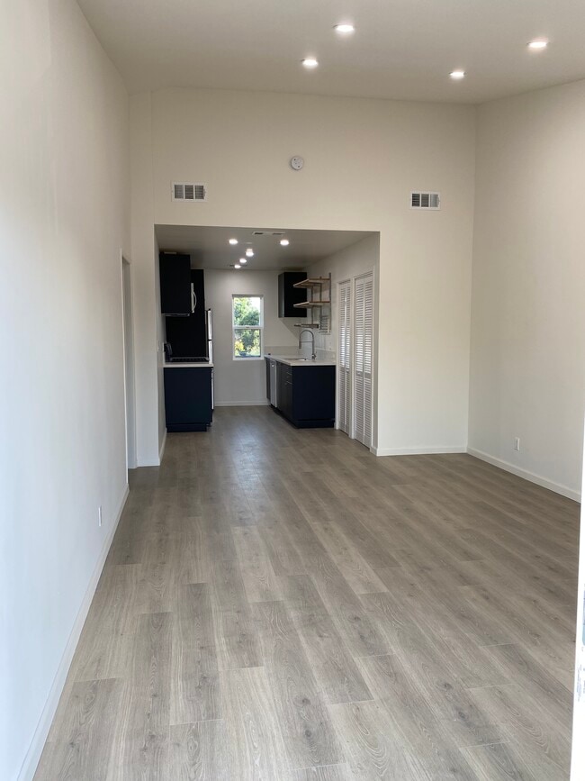 Building Photo - 3465 Perlita Ave