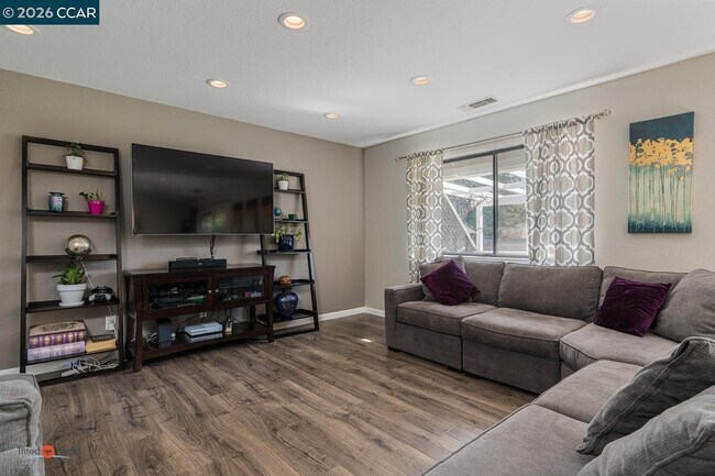 Building Photo - 2904 Canterbury Cir