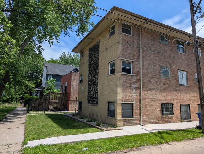 Primary Photo - 1047 E 80th St