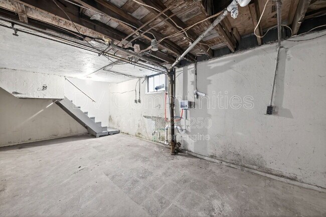 Building Photo - 1818 Lawn Ave