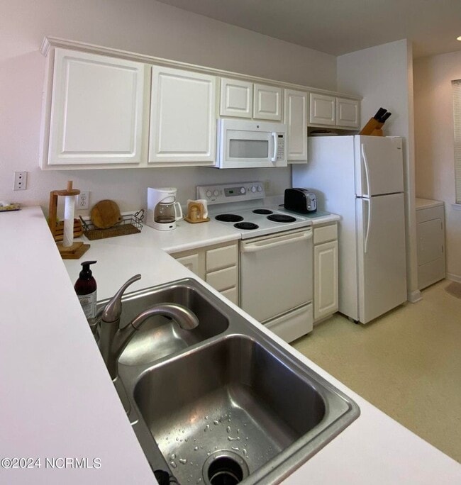 Building Photo - 881 Great Egret Cir SW