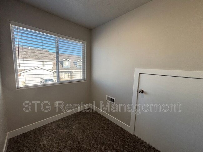 Building Photo - 1509 W Topaz Dr