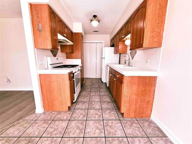 Building Photo - 10802 Lambert Cir