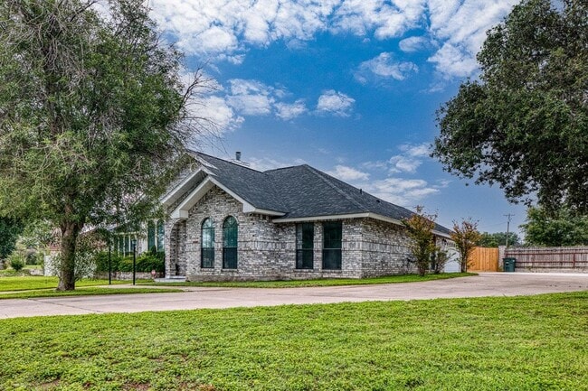 Building Photo - 227 Foster Cir