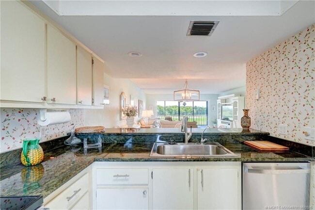 Building Photo - 5532 NE Gulfstream Way