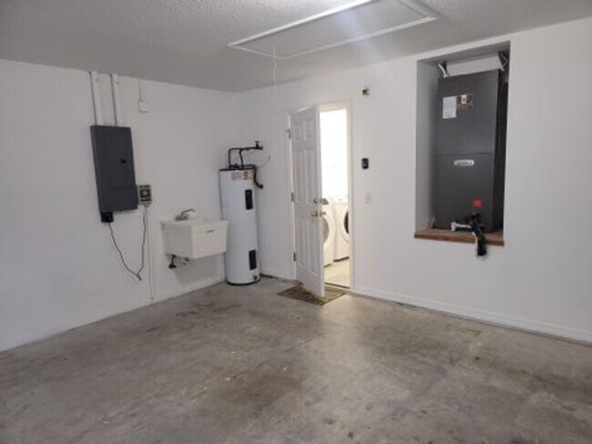 Building Photo - Ready for you to call home!