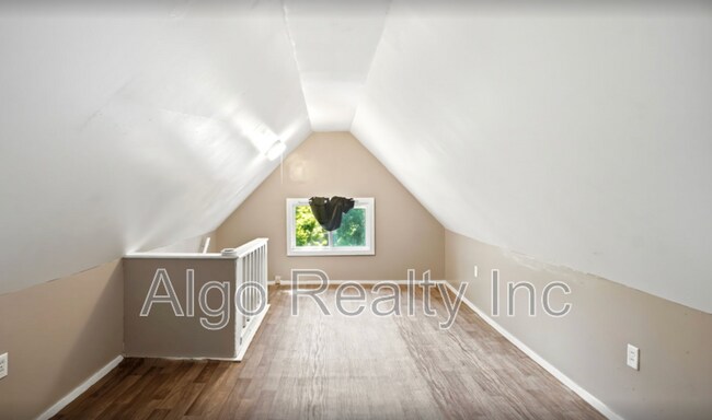 Building Photo - 2923 N Girard Ave
