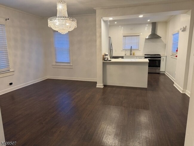 Building Photo - 11 Pine St