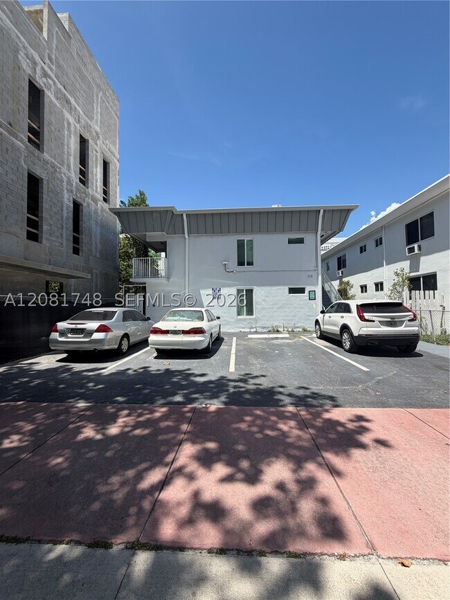 Building Photo - 208 Meridian Ave