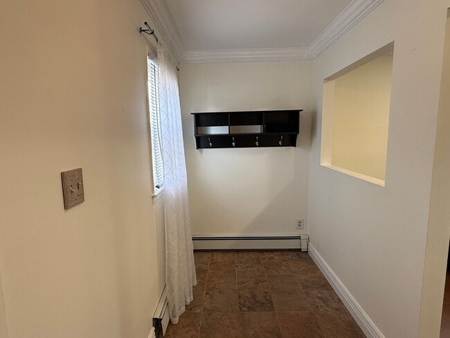 Building Photo - Spectacular 3 Bed/3 Bath Home in Long Beach!