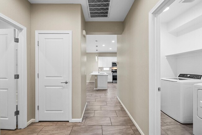 Building Photo - 12406 W Northview Ave