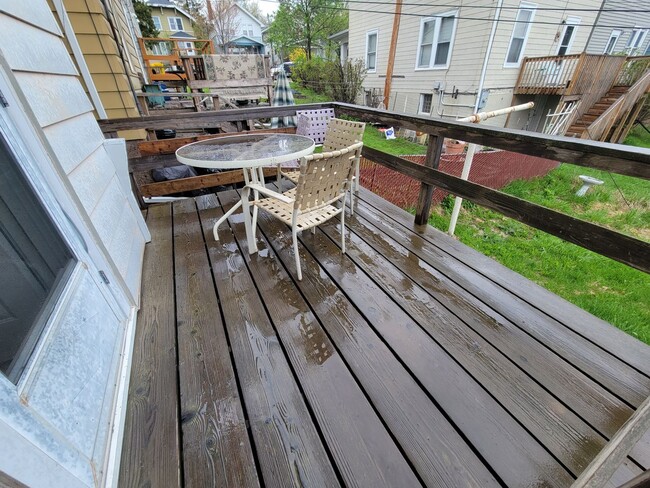 Building Photo - AVAILABLE JUNE - Charming 3 Bed, 1 Bath Home in East hillside!