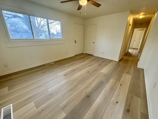 Building Photo - 708 Maumee Dr