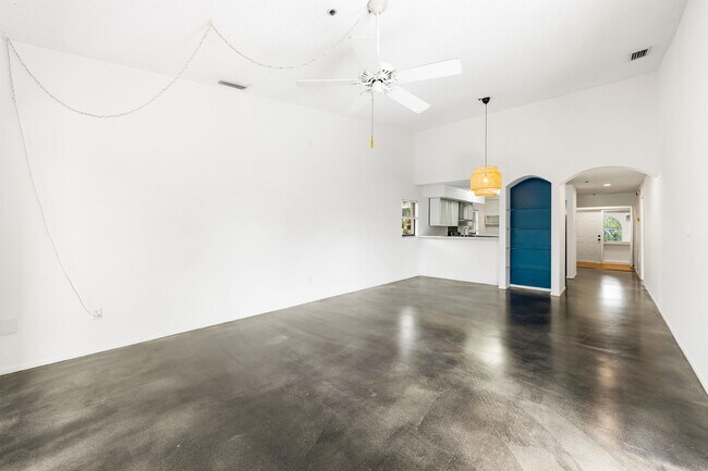 Building Photo - 800 Hudson Ave